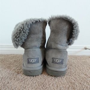 UGG AUSTRAILIA Gray Boots With Button